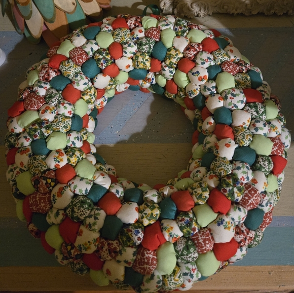 Christmas Puff Fabric Ball Wreath